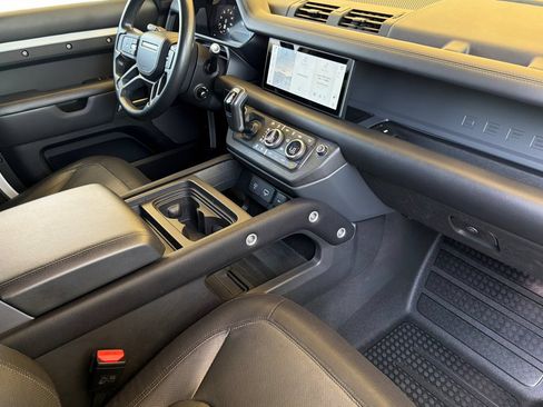 Used 2021 Land Rover Defender 110 X-Dynamic HSE AWD/4WD image 18