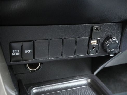 Used 2015 Toyota RAV4 LE image 19