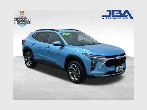 Certified 2025 Chevrolet Trax LT w/ Driver Confidence Package FWD image 1