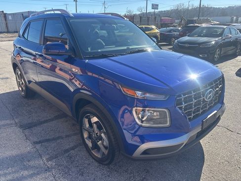 Used 2025 Hyundai Venue Limited image 6