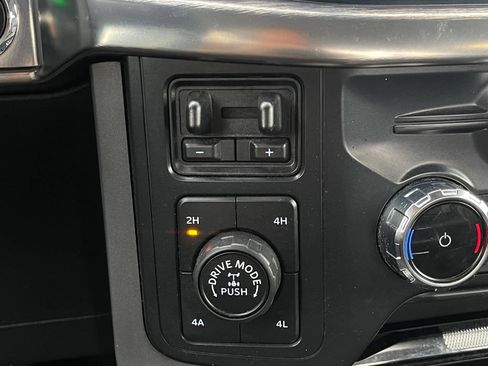 Used 2022 Ford F150 Lariat AWD/4WD image 32