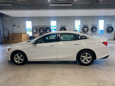 Used 2017 Chevrolet Malibu LS w/ LPO, Convenience Package 1 FWD image 9