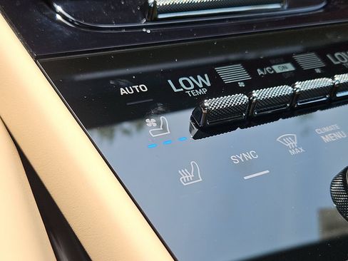 Certified 2026 Porsche Cayenne AWD/4WD image 20