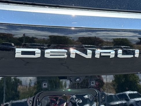 Used 2025 GMC Yukon Denali AWD/4WD image 40