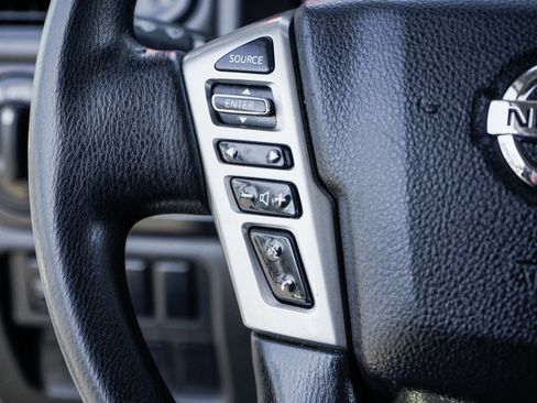 Used 2022 Nissan Titan SV image 21