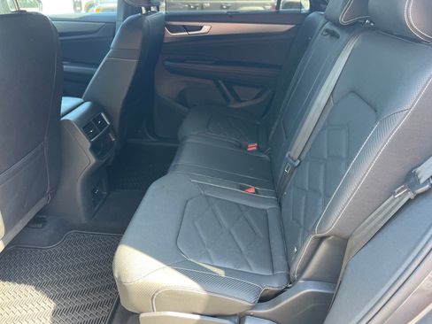 Used 2025 Volkswagen Atlas Cross Sport SE FWD image 12