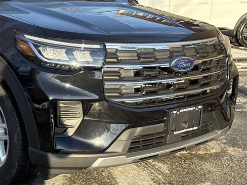 Used 2025 Ford Explorer Active image 8