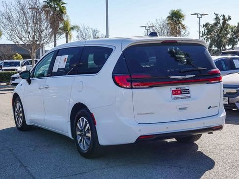 Certified 2024 Chrysler Pacifica Select image 6