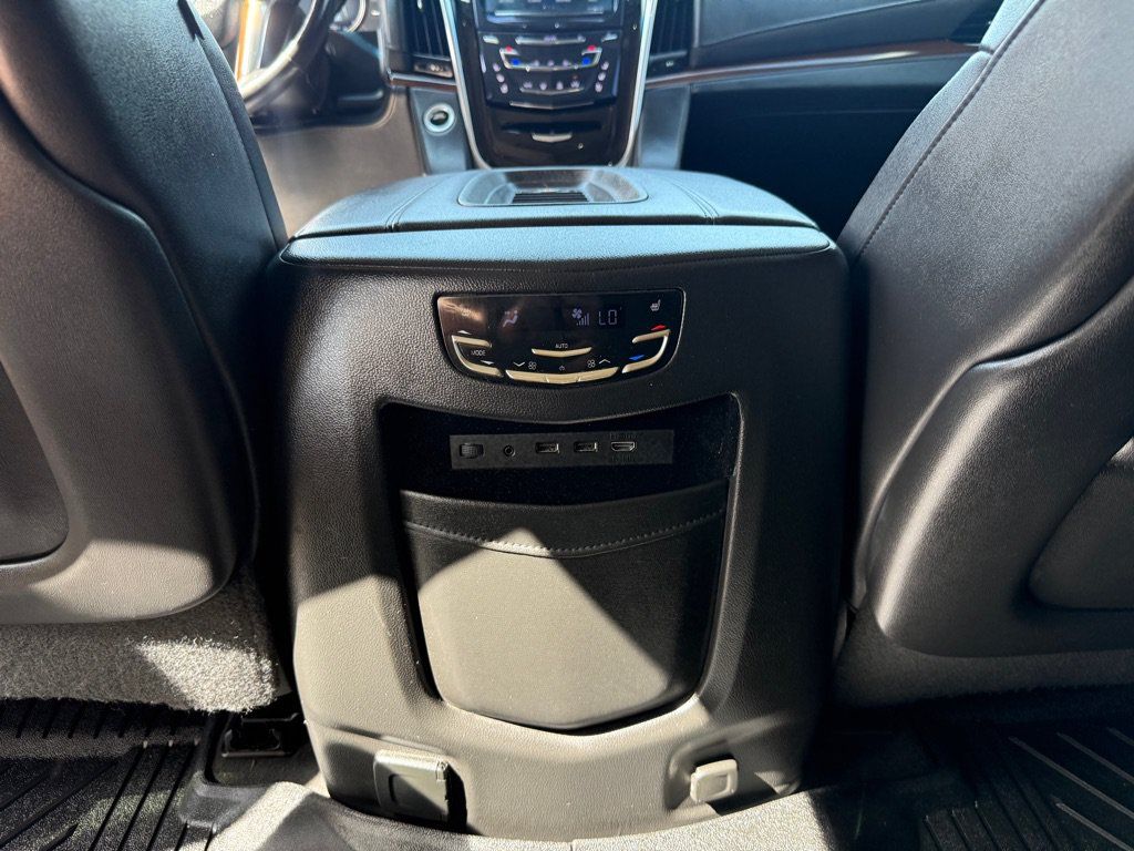 Used 2020 Cadillac Escalade Premium Luxury RWD image 23