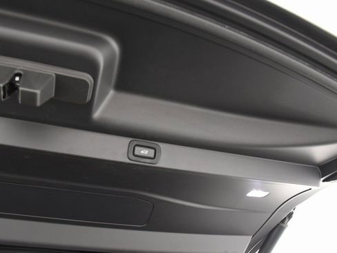 Used 2023 Land Rover Range Rover SE image 24