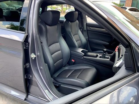 Used 2018 Honda Accord Sport image 9