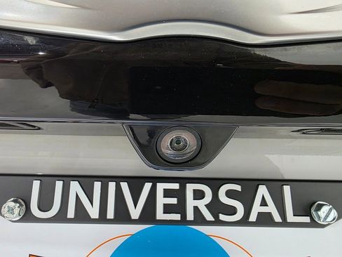 Used 2022 Chrysler Voyager LX image 29