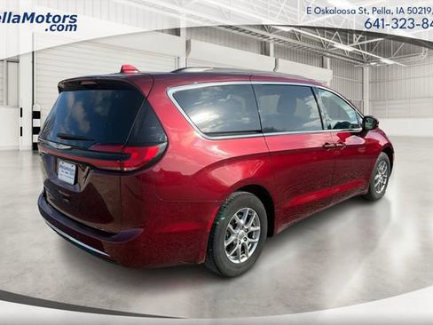 Used 2021 Chrysler Pacifica Touring w/ Cold Weather Group image 3