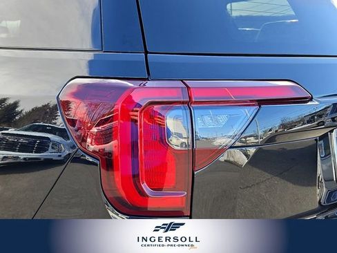 Used 2023 GMC Acadia SLE w/ Driver Convenience Package image 13