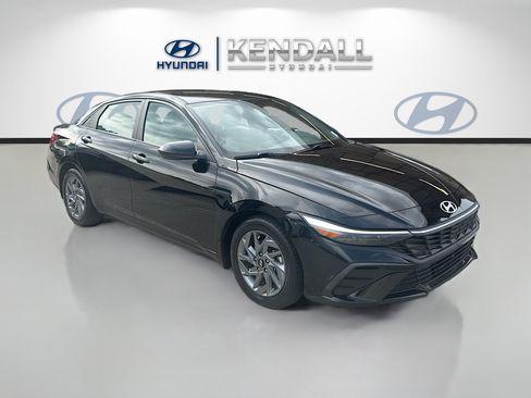 Used 2024 Hyundai Elantra SEL FWD image 1