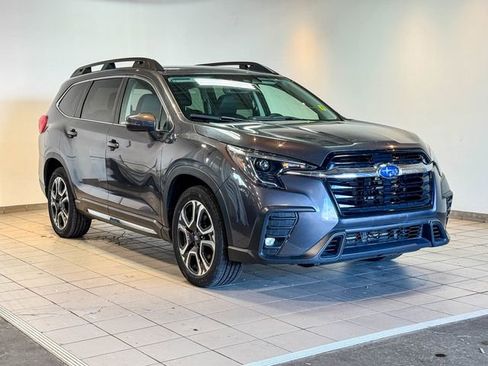 Used 2023 Subaru Ascent Limited image 3
