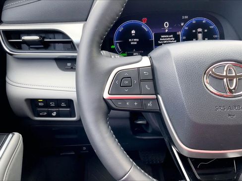 Used 2026 Toyota Highlander Platinum image 24