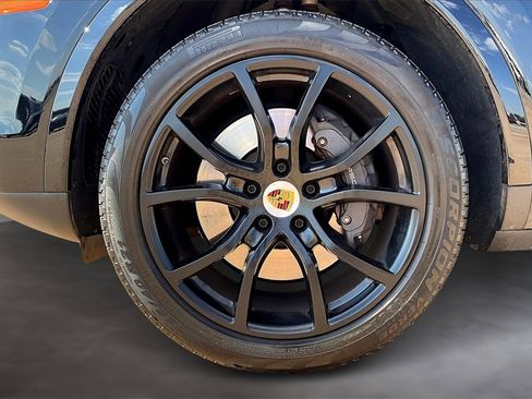 Used 2023 Porsche Cayenne Platinum Edition image 8