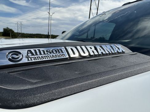 Used 2024 Chevrolet Silverado 2500 LT w/ Convenience Package image 7