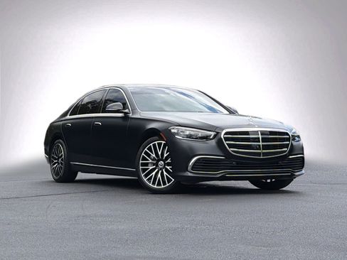 Used 2024 Mercedes-Benz S 580 4MATIC Sedan image 2