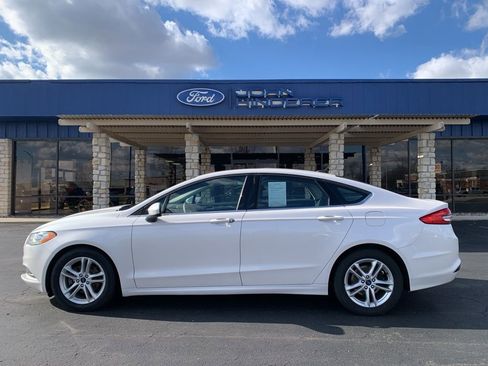 Used 2018 Ford Fusion SE w/ Fusion SE Technology Package image 6