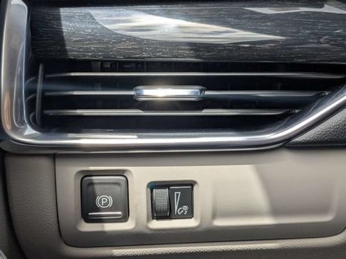 Used 2023 Cadillac XT4 Premium Luxury FWD image 26