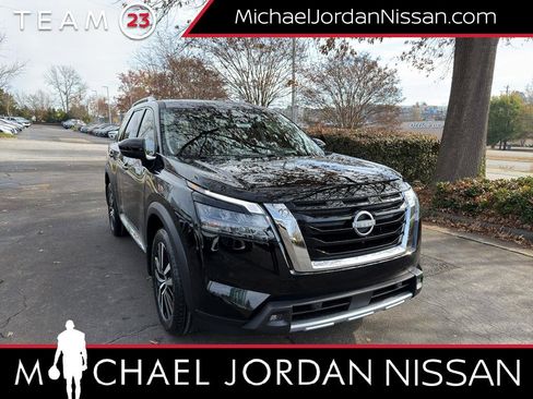 New 2025 Nissan Pathfinder Platinum image 1