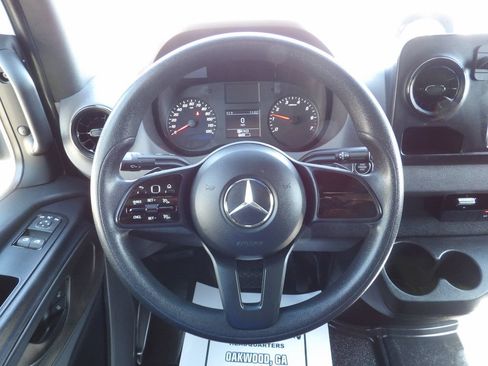 Used 2023 Mercedes-Benz Sprinter 2500 image 21