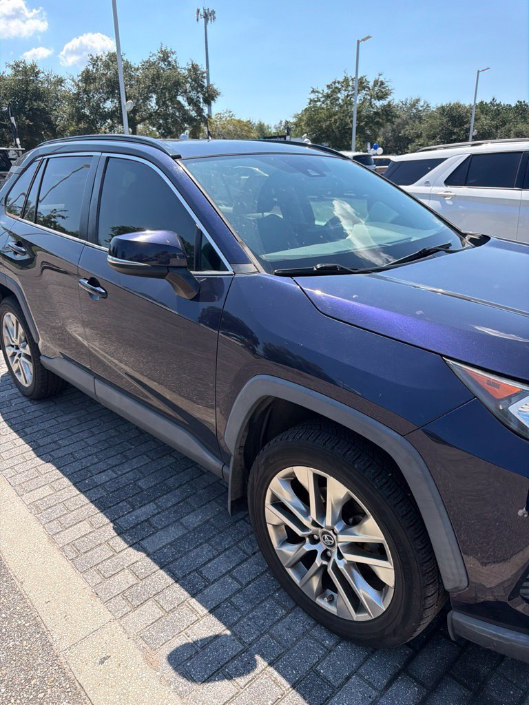 Used 2019 Toyota RAV4 XLE Premium FWD image 2