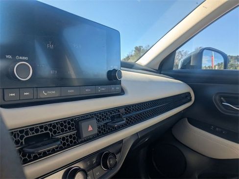 Used 2025 Honda HR-V LX image 23