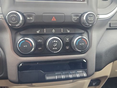 Used 2020 RAM 1500 Big Horn AWD/4WD image 19