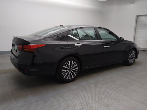 Used 2025 Nissan Altima 2.5 SV FWD image 10