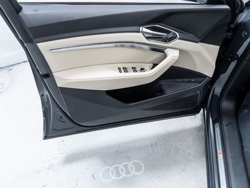 Used 2024 Audi Q8 e-tron Premium image 21