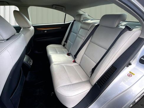 Used 2015 Lexus ES 300h image 20