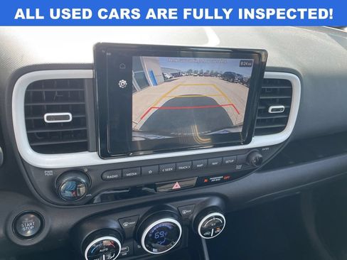 Used 2024 Hyundai Venue Limited FWD image 19