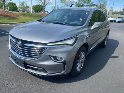 Used 2023 Buick Enclave Essence image 9