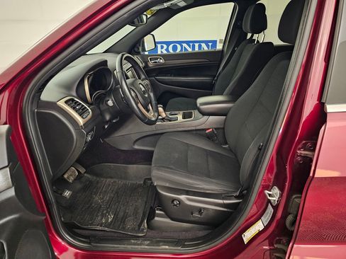 Used 2017 Jeep Grand Cherokee Laredo w/ Quick Order Package 23E image 11