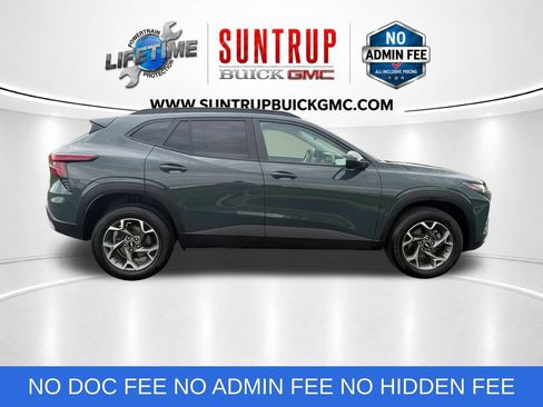 Used 2025 Chevrolet Trax LT FWD image 7