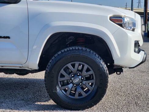 Used 2020 Toyota Tacoma SR5 w/ SR5 Appearance Package (SM) RWD image 8