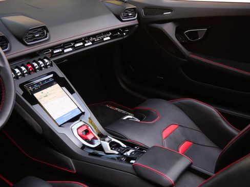 Used 2021 Lamborghini Huracan EVO RWD image 19