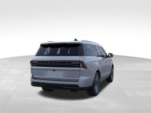 New 2026 Lincoln Navigator Reserve AWD/4WD image 9