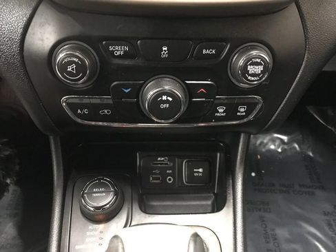 Used 2014 Jeep Cherokee Latitude image 19