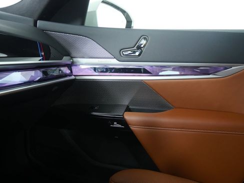 Certified 2025 BMW 740i image 30