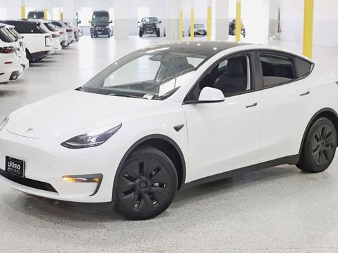 Used 2023 Tesla Model Y Long Range image 7