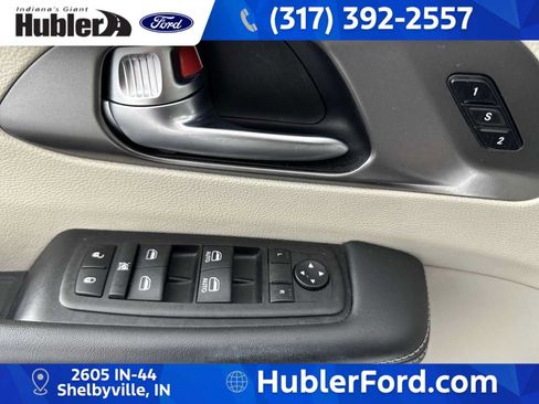 Used 2024 Chrysler Pacifica Limited FWD image 11