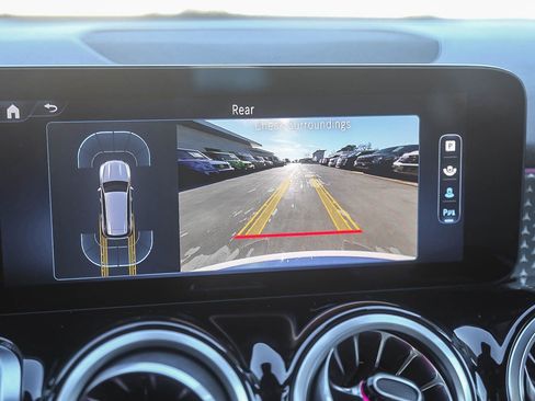 Used 2025 Mercedes-Benz GLB 250 GLB 250 image 21