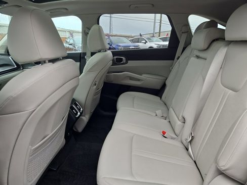 Certified 2025 Kia Sorento S w/ Panoramic Sunroof Package FWD image 29