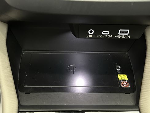 Used 2025 Subaru Forester Premium AWD/4WD image 36