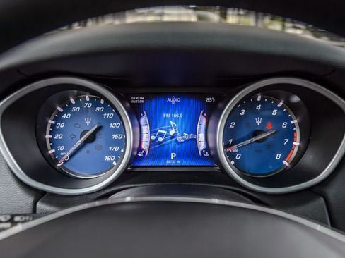 Used 2016 Maserati Ghibli RWD image 17