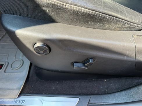 Used 2018 Jeep Grand Cherokee Limited RWD image 25
